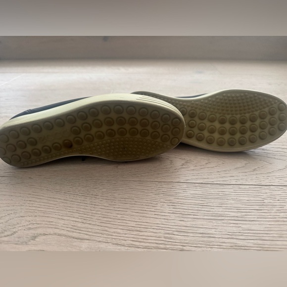 ECCO WOMEN’S SOFT SNEAKER BLACK LEATHER
Size 37 - Picture 6 of 8